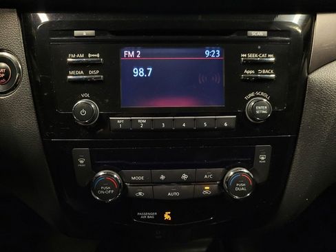 Used 2015 Nissan Rogue SV image 25