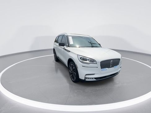 Used 2024 Lincoln Aviator Reserve w/ Equipment Group 201A AWD/4WD image 3
