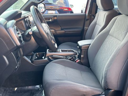 Used 2019 Toyota Tacoma TRD Off-Road image 11