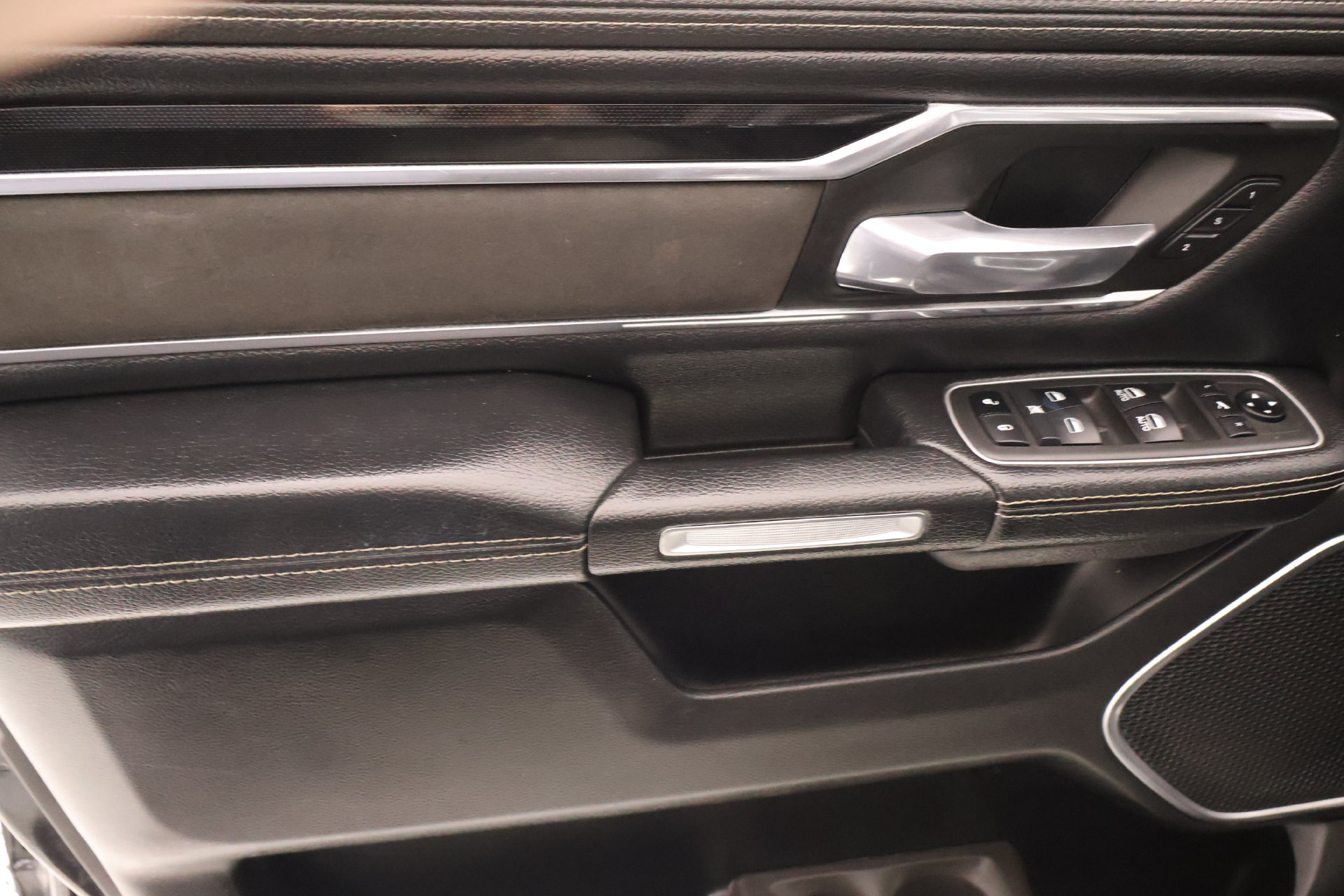 Used 2021 RAM 1500 Laramie w/ Sport Appearance Package AWD/4WD image 14