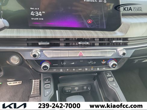 Certified 2025 Kia Telluride SX w/ SX Captain's Chair Package FWD image 34