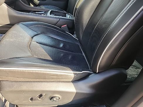 Used 2023 Chrysler Pacifica Limited w/ S Appearance Package image 14