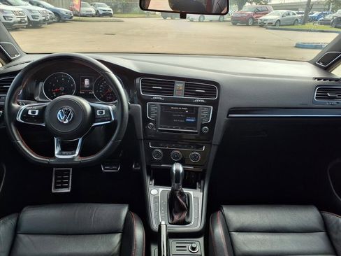 Used 2017 Volkswagen GTI SE image 5