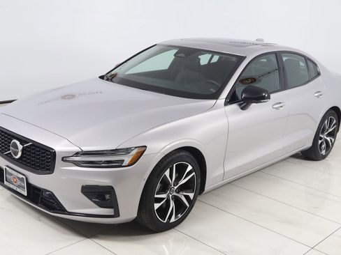 Used 2024 Volvo S60 B5 Plus AWD/4WD image 22