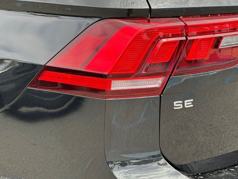 Used 2023 Volkswagen Tiguan SE w/ Panoramic Sunroof Package FWD image 27