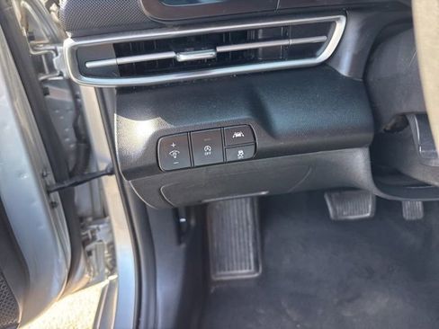 Used 2021 Hyundai Elantra SE FWD image 18