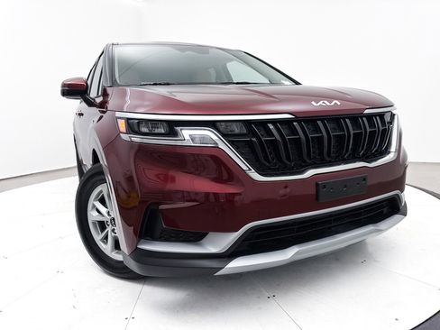 Used 2024 Kia Carnival LX image 6