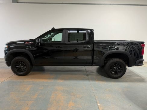 Used 2022 Chevrolet Silverado 1500 LT Trail Boss w/ Bed Protection Package AWD/4WD image 2