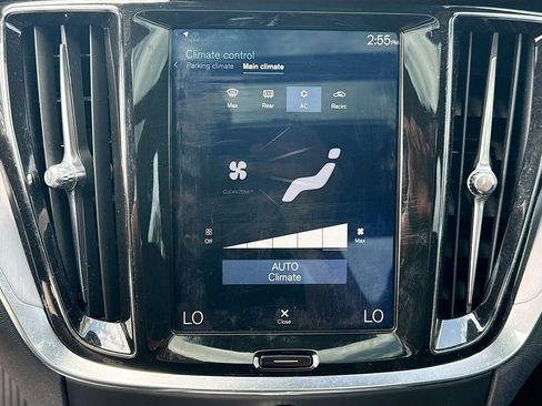 Used 2019 Volvo S60 T5 Momentum w/ Multimedia Package image 17