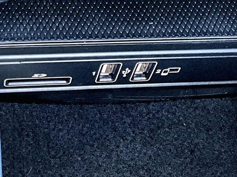 Used 2018 Mercedes-Benz C 300 Sedan image 34