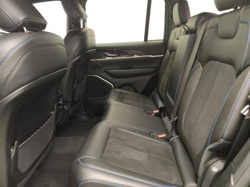 Used 2022 Jeep Grand Cherokee Trailhawk AWD/4WD image 18