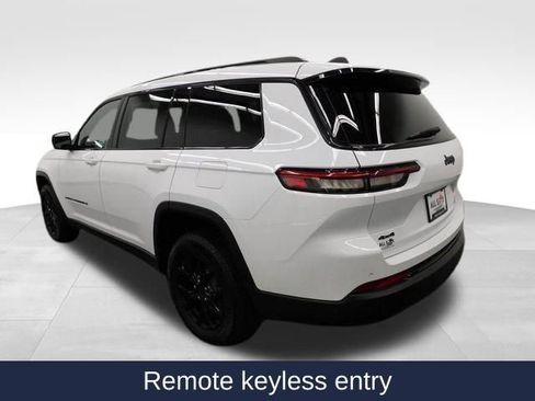 Used 2024 Jeep Grand Cherokee L Altitude image 9