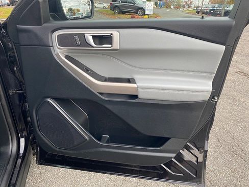 Certified 2022 Ford Explorer XLT w/ Equipment Group 202A image 34