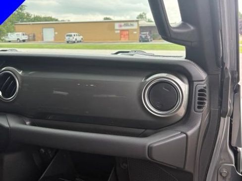 Used 2021 Jeep Wrangler Unlimited Sahara w/ Uconnect 4C Nav & Sound Group AWD/4WD image 30