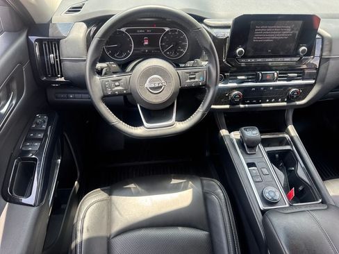 Used 2022 Nissan Pathfinder SV AWD/4WD image 15