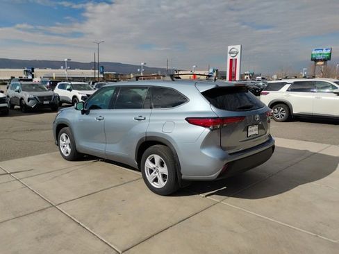 Used 2022 Toyota Highlander LE image 7