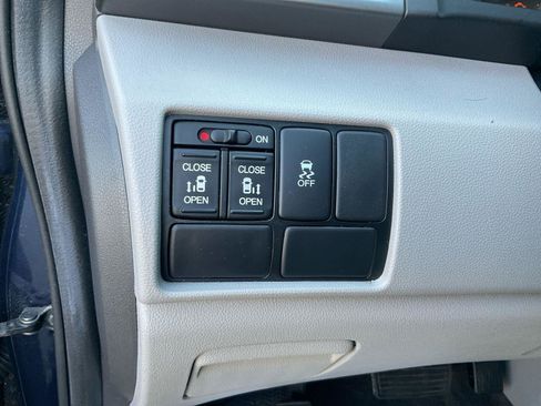 Used 2014 Honda Odyssey EX image 17