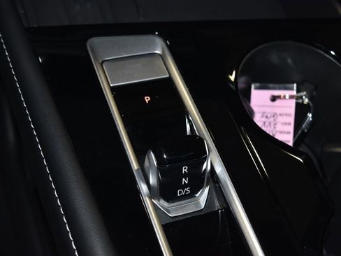 Certified 2025 Volkswagen Atlas SEL Premium R-Line image 13