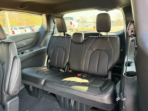 New 2026 Chrysler Pacifica Select w/ S Appearance Package image 30