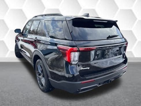 Used 2025 Ford Explorer ST-Line w/ ST-Line Street Pack image 2