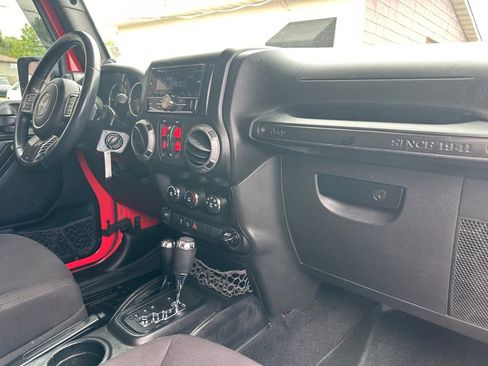 Used 2013 Jeep Wrangler Unlimited Sport AWD/4WD image 10