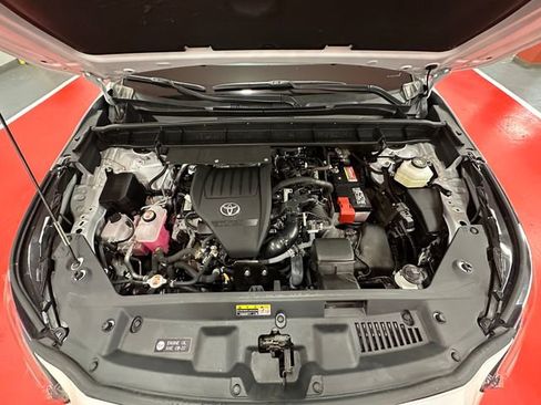 Used 2023 Toyota Highlander XLE image 9