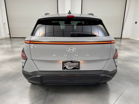 Used 2024 Hyundai Kona SEL FWD image 8