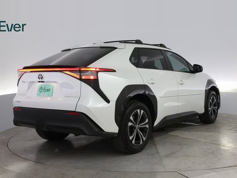 Used 2025 Toyota bZ4X FWD image 12