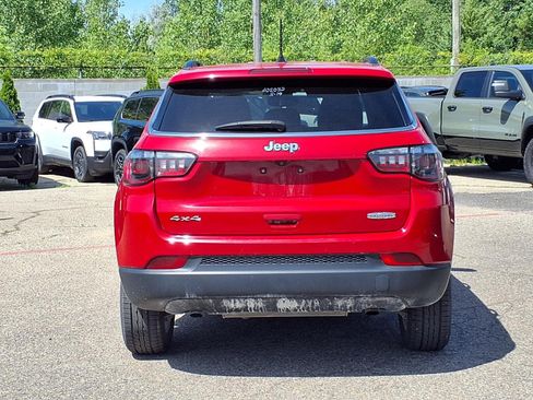 Used 2024 Jeep Compass Latitude AWD/4WD image 3