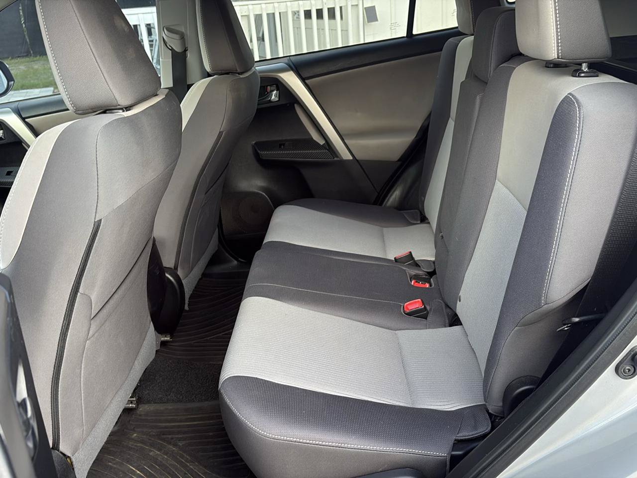 Used 2015 Toyota RAV4 XLE FWD image 16