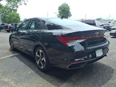 Used 2023 Hyundai Elantra Limited FWD image 4