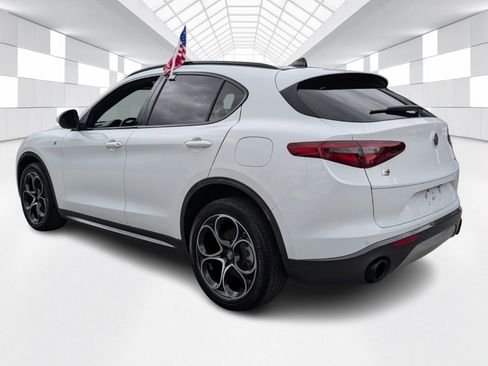 Used 2023 Alfa Romeo Stelvio Ti image 5