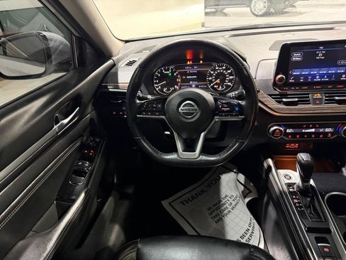 Used 2020 Nissan Altima 2.5 SL FWD image 25