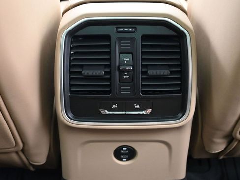 Certified 2026 Porsche Macan AWD/4WD image 8