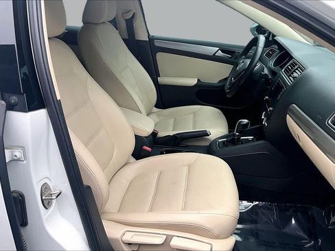 Used 2017 Volkswagen Jetta SE FWD image 8