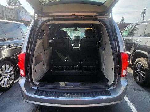 Used 2017 Dodge Grand Caravan SXT image 16
