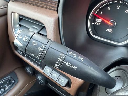 Used 2021 Chevrolet Suburban High Country RWD image 11
