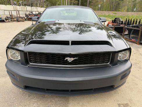 Used 2006 Ford Mustang GT RWD image 2