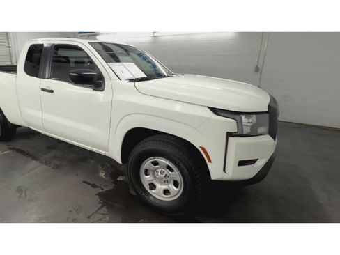 Used 2022 Nissan Frontier S RWD image 2