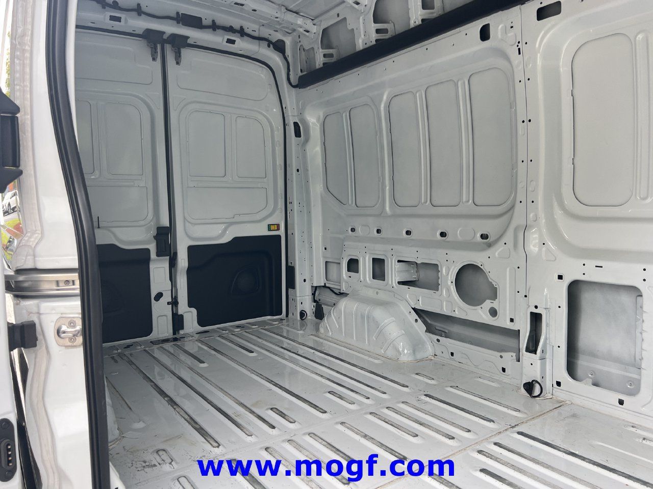 Used 2025 Ford Transit 250 148 High Roof RWD image 21
