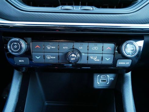 New 2026 Jeep Compass Trailhawk w/ Trailer Tow Group image 18