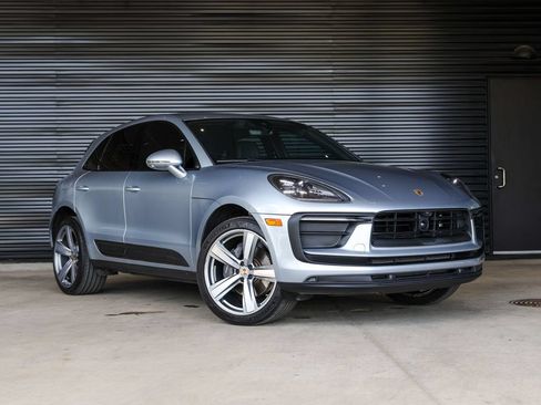 Certified 2023 Porsche Macan AWD/4WD image 9
