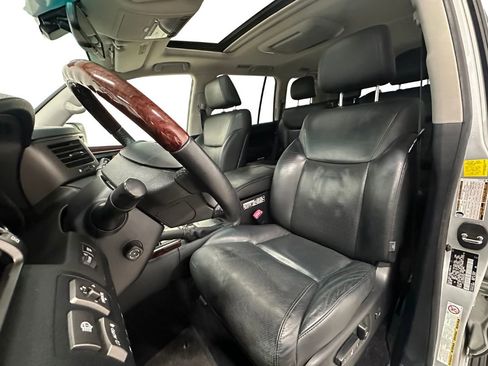 Used 2011 Lexus LX 570 4WD image 11