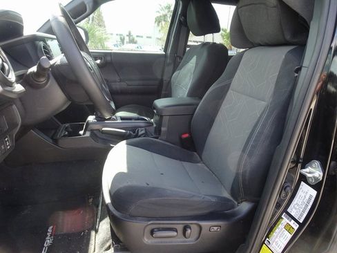 Used 2022 Toyota Tacoma TRD Off-Road image 7