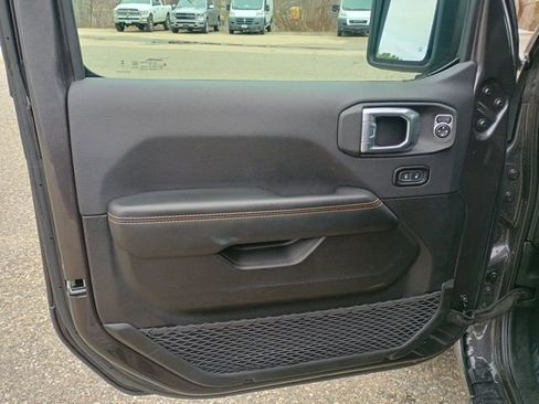 Used 2025 Jeep Wrangler Sahara image 22