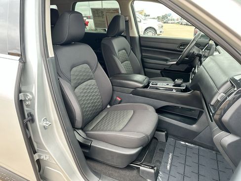 Used 2024 Nissan Pathfinder SV image 24