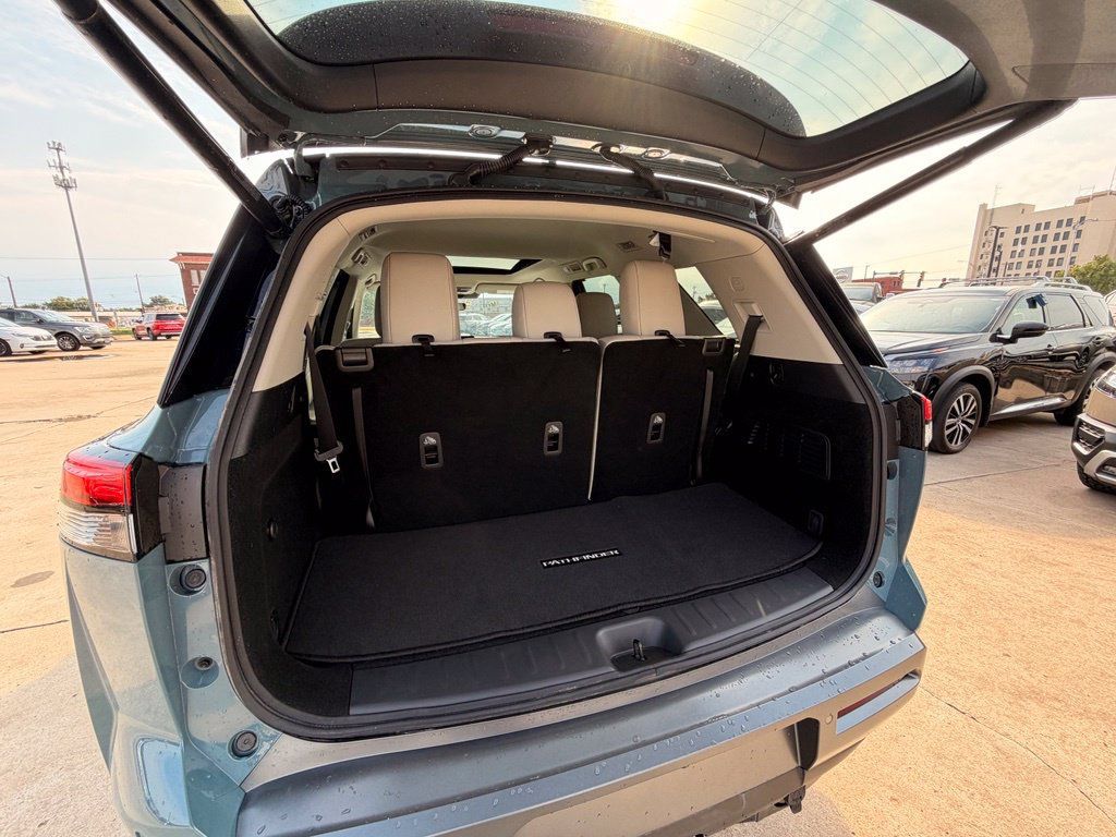 Certified 2026 Nissan Pathfinder SL w/ SL Premium Package FWD image 6