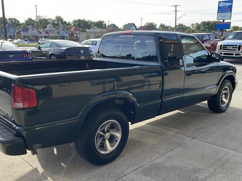 Used 2001 Chevrolet S10 Pickup LS w/ Preferred Equipment Group RWD image 9