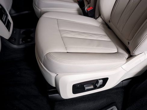 Used 2024 BMW X7 M60i w/ Executive Package image 27