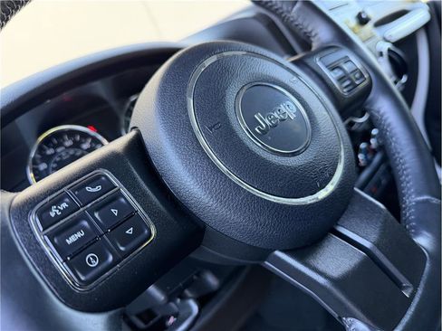 Used 2015 Jeep Wrangler Unlimited Sahara w/ Connectivity Group AWD/4WD image 14